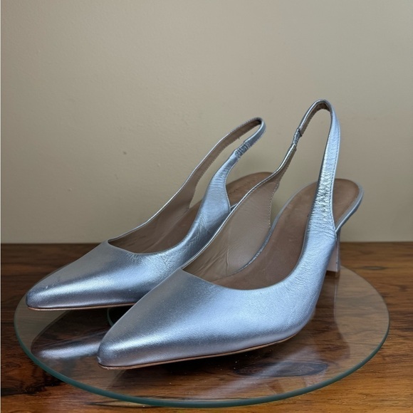 BERNARDO Slingback Pump in silver leather - Picture 7 of 16